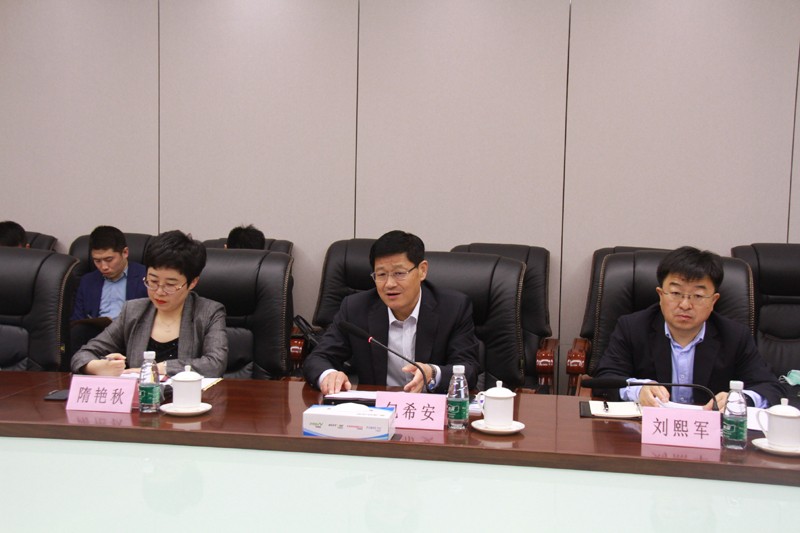 市委书记包希安到开云网页版调研并现场办公 (2).jpg